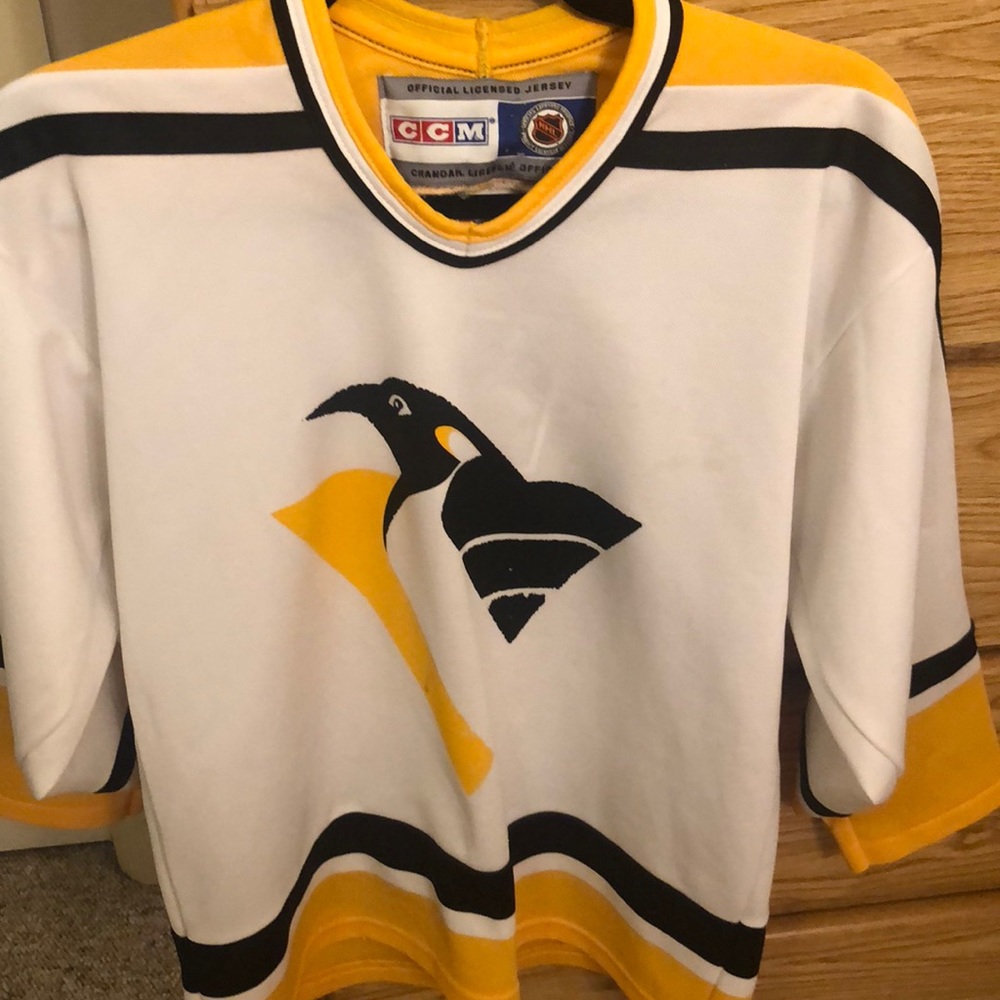Vintage 90’s Penguins Jersey